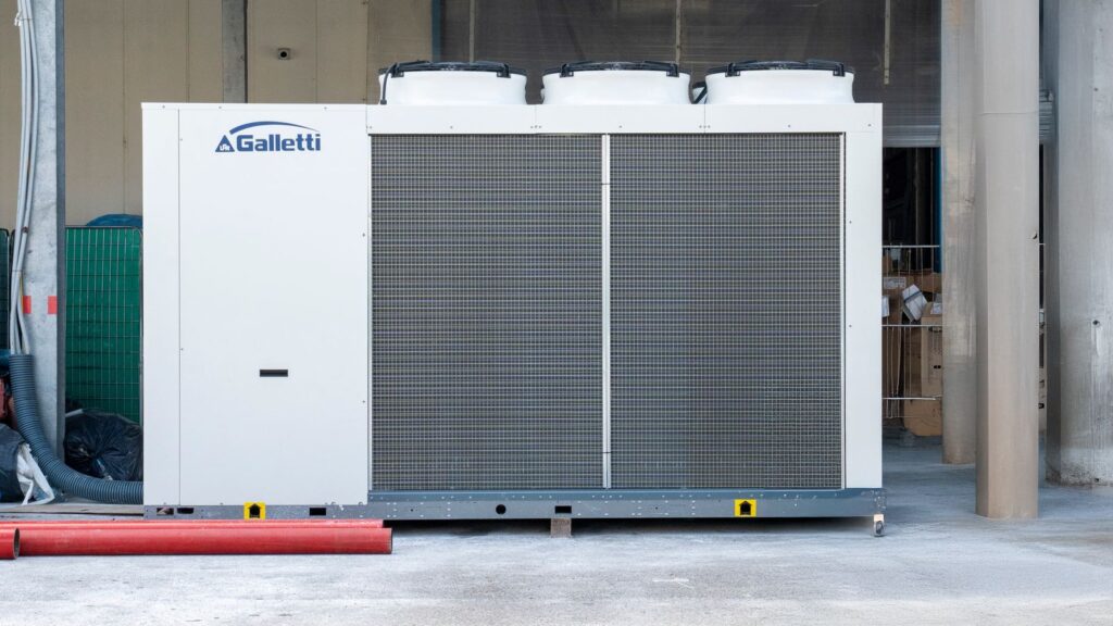 Chiller Galletti per impianto di climatizzazione industriale - MV Clima