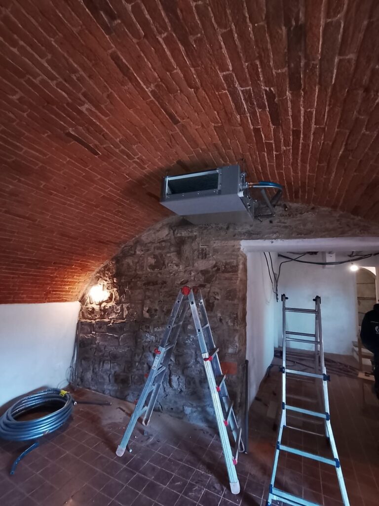 Installazione di unità canalizzata in ambiente con volta in mattoni