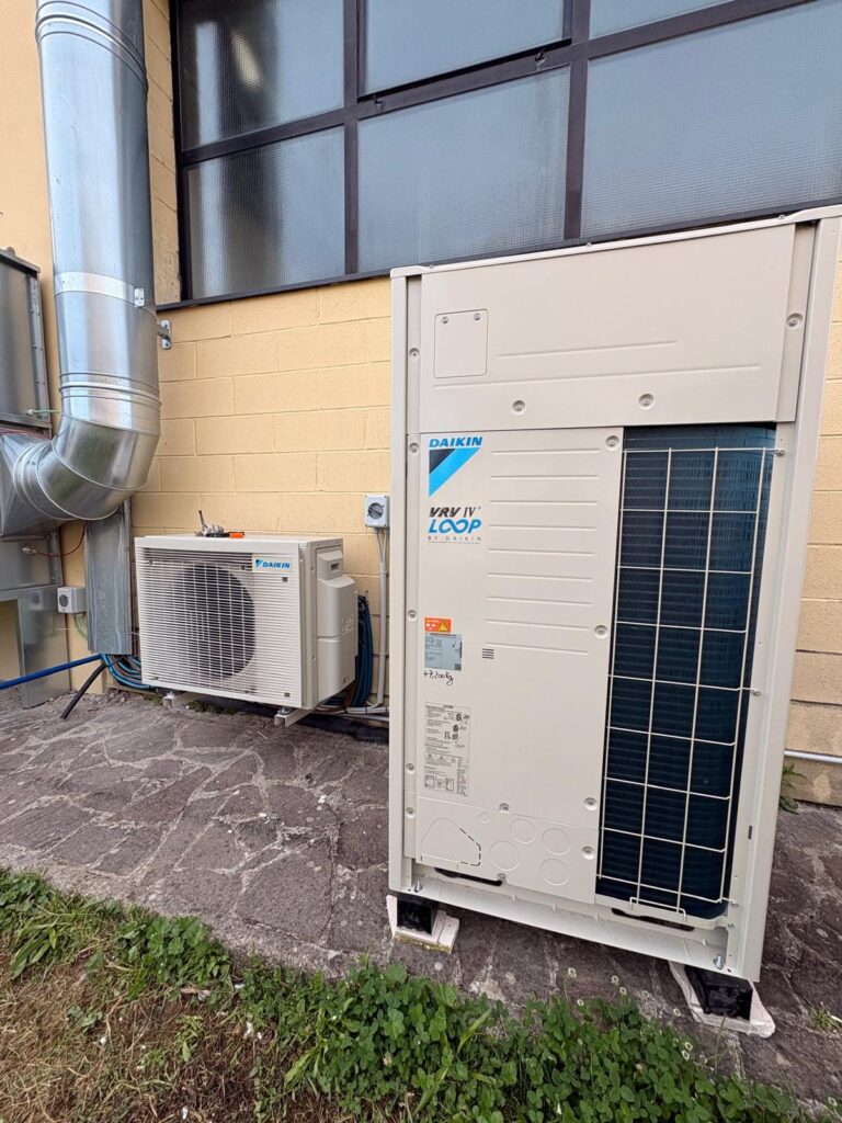 Unità esterne Daikin VRV per edificio commerciale
