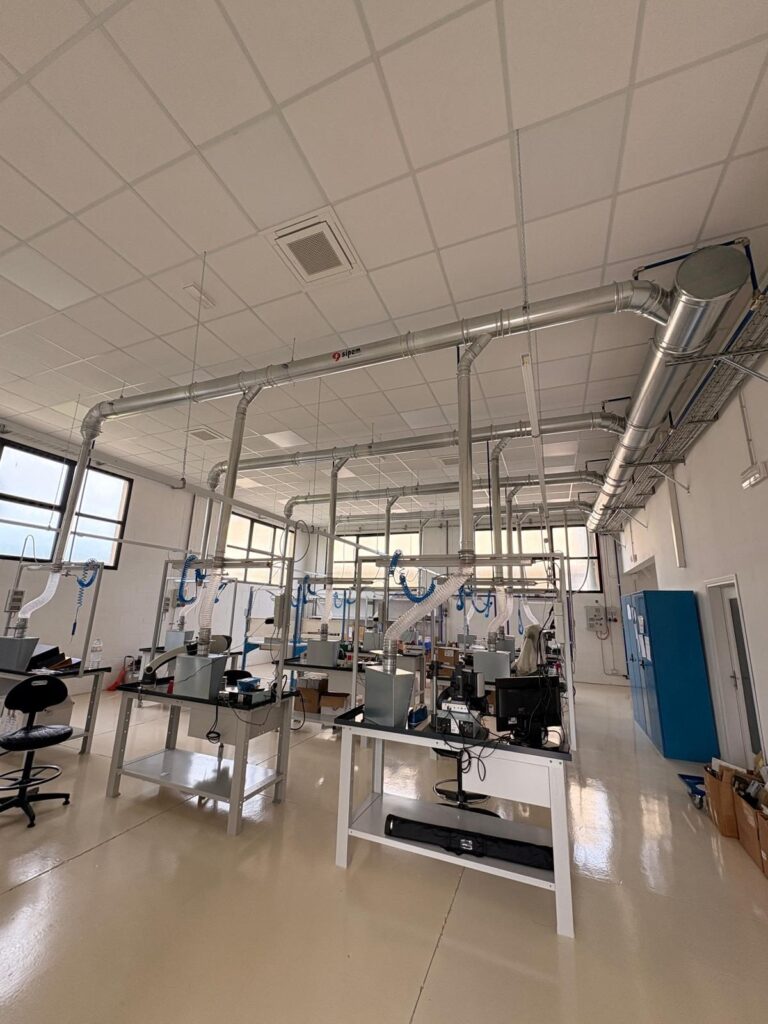 Canalizzazioni per climatizzazione in laboratorio