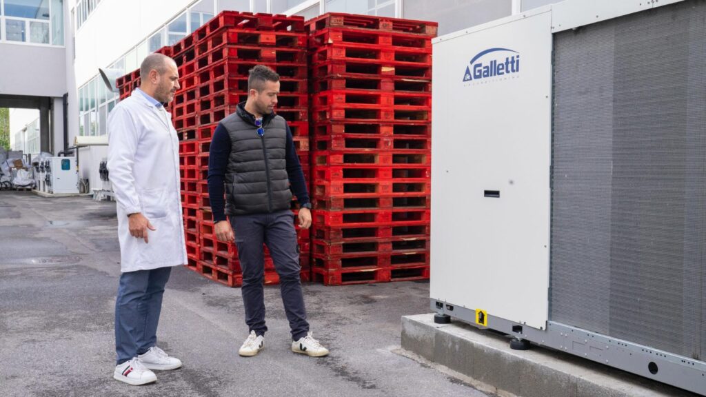 Tecnici MV Clima al controllo di un chiller Galletti
