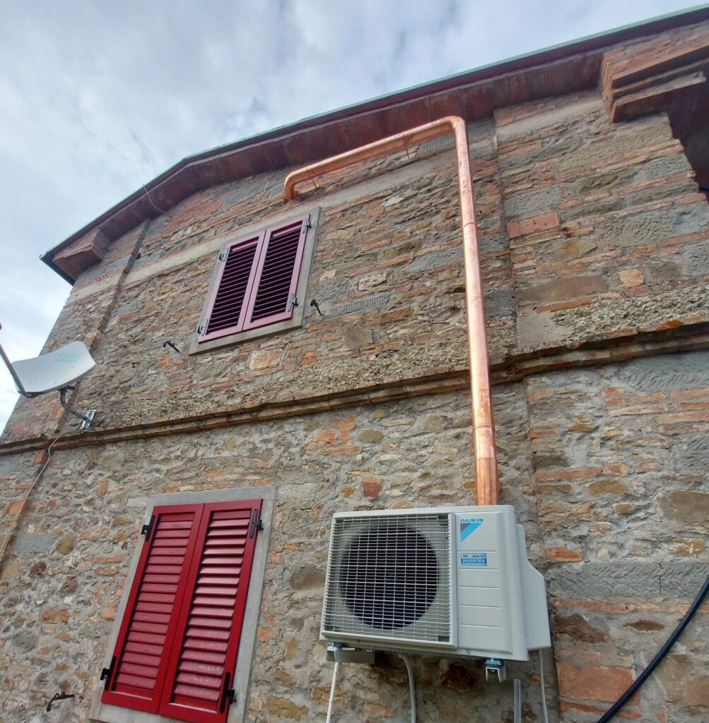 Climatizzatore Daikin installato da MV Clima su casa in pietra