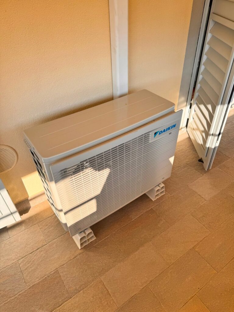 Unità esterna Daikin su terrazzo