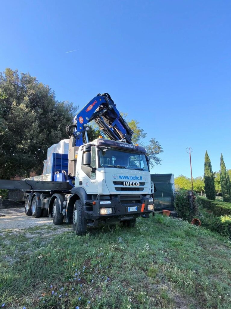Autogru in arrivo per la sostituzione di un impianto